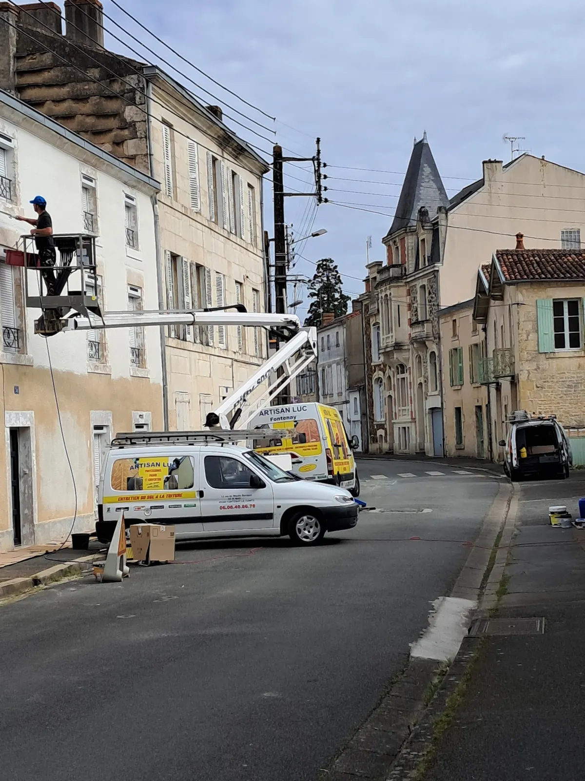 Intervention Artisan Luc dans une rue de Fontenay-le-Comte