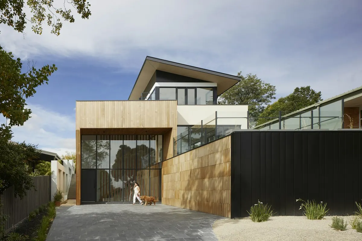 Maison rénovée avec toiture en tuiles